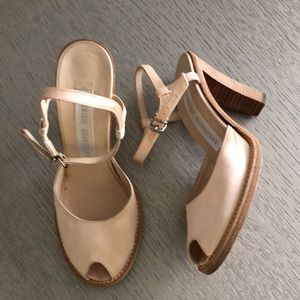 VERONIQUE BRANQUINHO peach satin sandals Size 6
